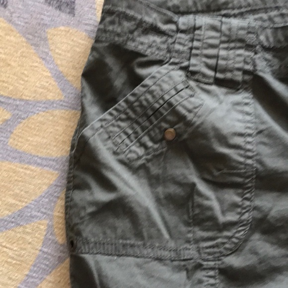 Green Roz & Ali Capri pants - Picture 3 of 4